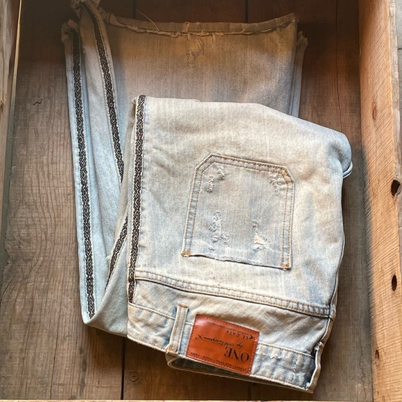 One x Teaspoon Women's Bell Bottom Light Blue Distressed Denim Jeans Size 28 - Picture 12 of 16